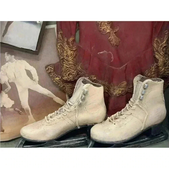 Vintage Photos  Professional Ice Skaters and Objects of Cutomes with Skates - Picture 3 of 5